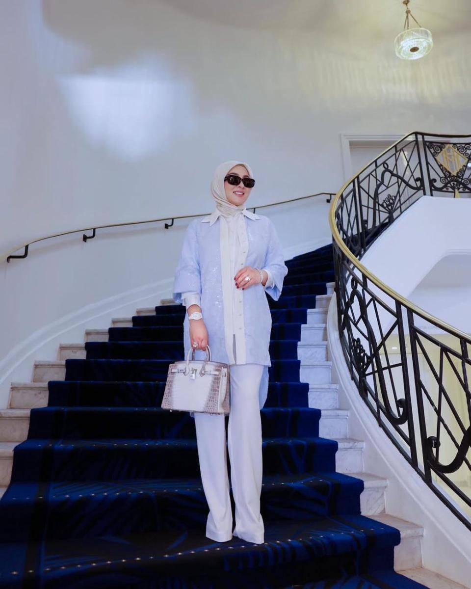 Syahrini (instagram.com/princessyahrini)