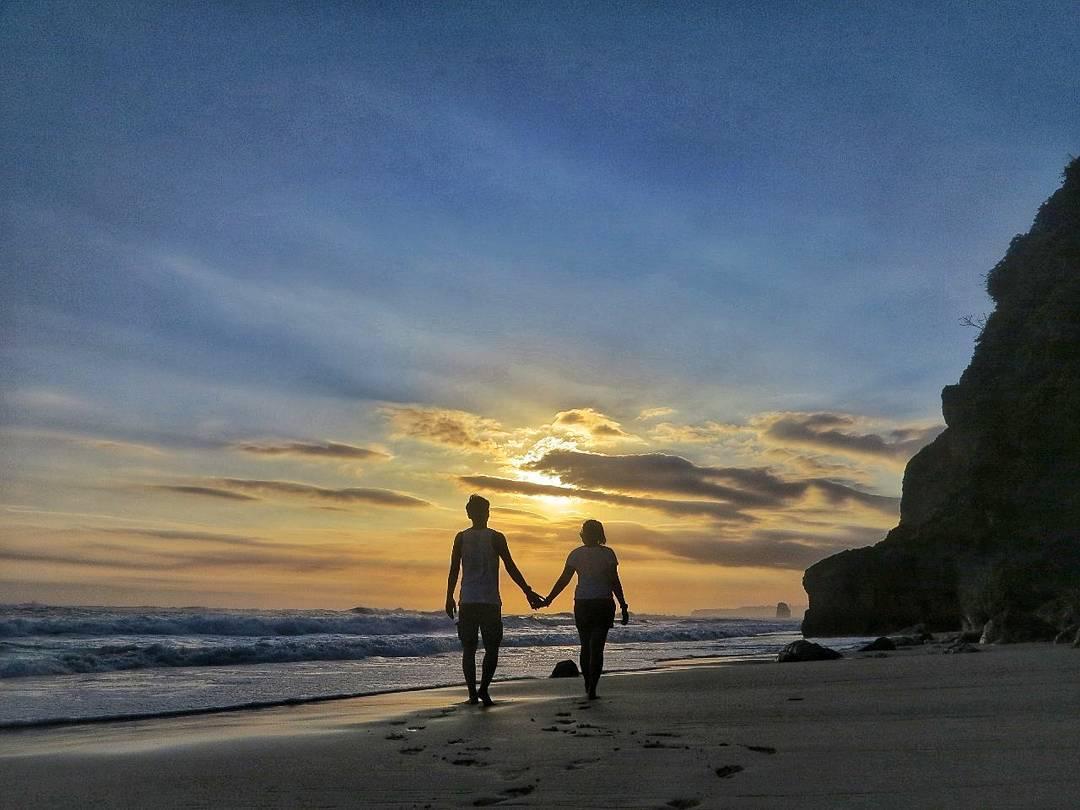 https://cdn.idntimes.com/content-images/post/20171119/sumba5-batu-gawang-beach-bawana-830fbd120cff18b38681a75cd2db2c77.jpg