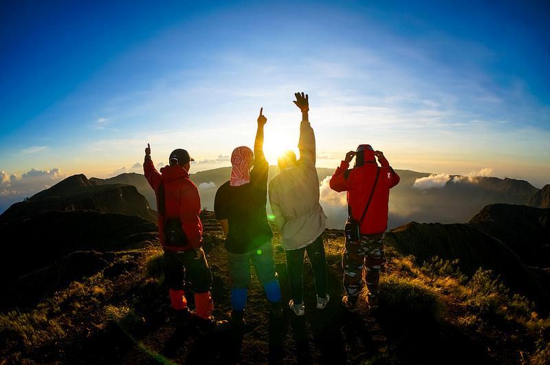 https://cdn.idntimes.com/content-images/post/20170707/sunrise2-d51313b1d5779bbf222cec0d462a96b7.jpg