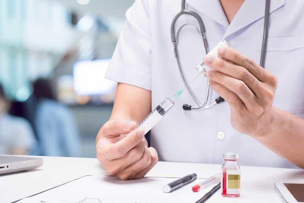 https://cdn.idntimes.com/content-images/post/20170616/suntikan-insulin-2-b83fb059ae4d0c3cf9412c62e7bcb079.jpg