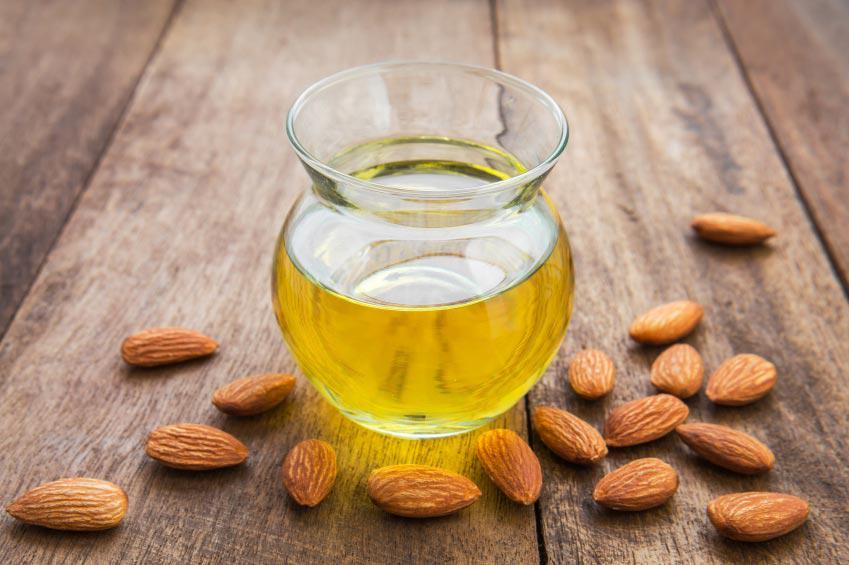 https://cdn.idntimes.com/content-images/post/20170427/sweet-almond-oil-8e4f6756cca5d54df1639f8b0e16fdc2.jpg