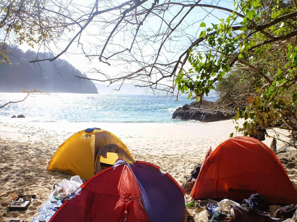 https://cdn.idntimes.com/content-images/post/20180306/teluk-hijau-tempatwisatamucom-62edd698ba7718062f9703e4283dbddf.jpg
