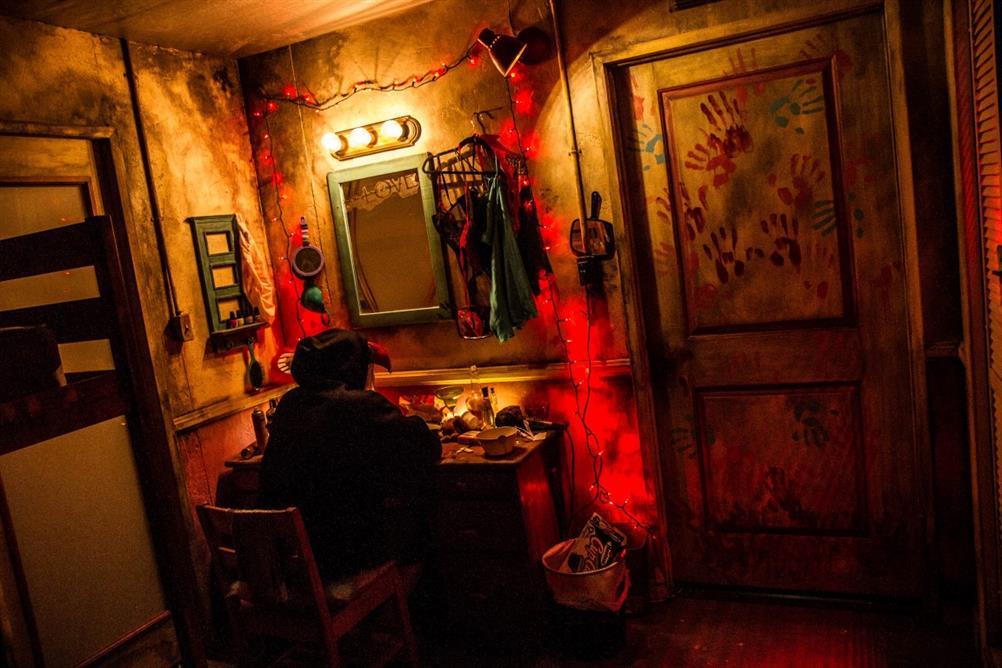 https://cdn.idntimes.com/content-images/post/20170712/the-17th-door-haunt-experience-ca-8458-94c7064f002c18113543b9f443692042.jpg