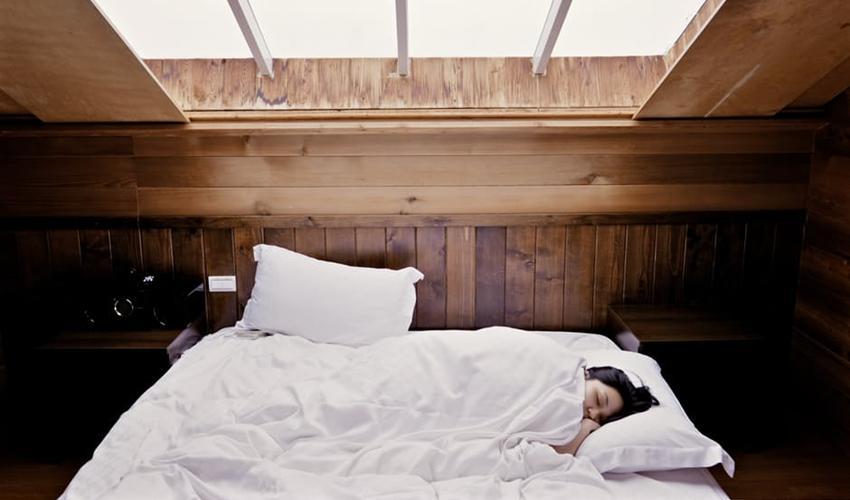 https://cdn.idntimes.com/content-images/post/20170108/tidur-lebih-nyenyak-ee0ff21bcfa5743cb817cfd9fc0748ee.jpeg