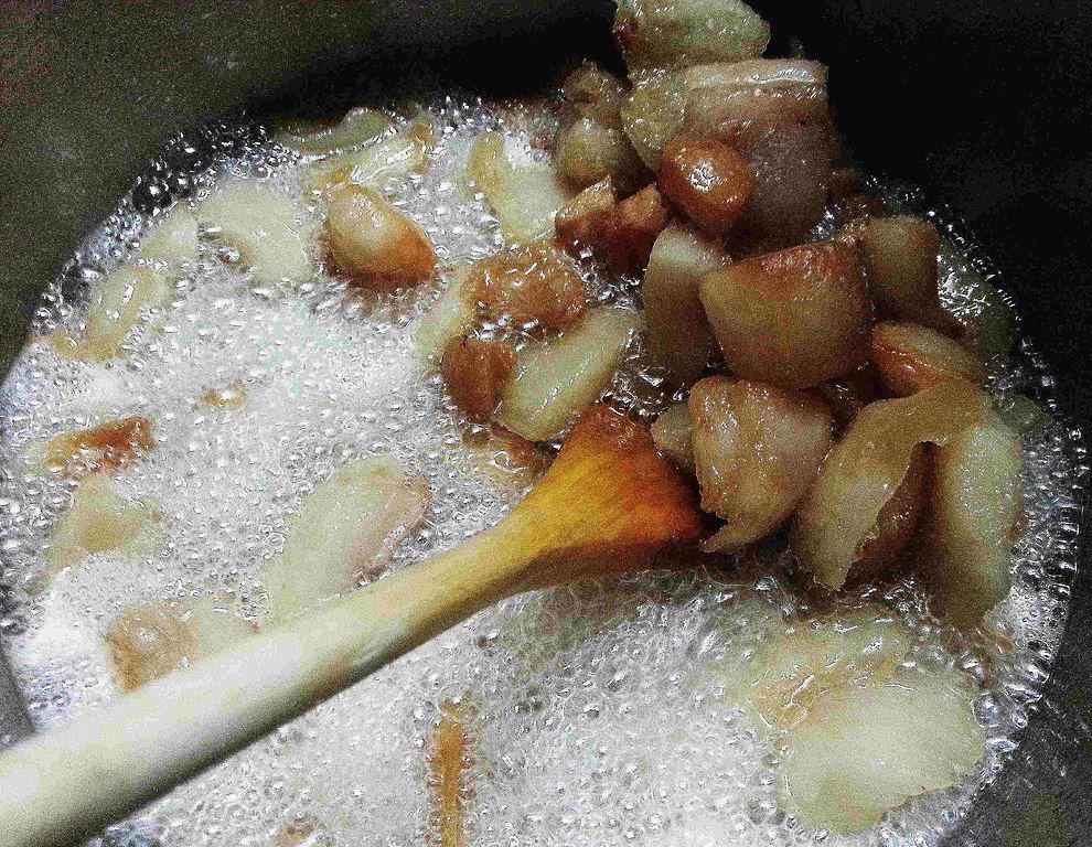 5 Tips Mudah Mengenali Makanan yang Mengandung Minyak Babi