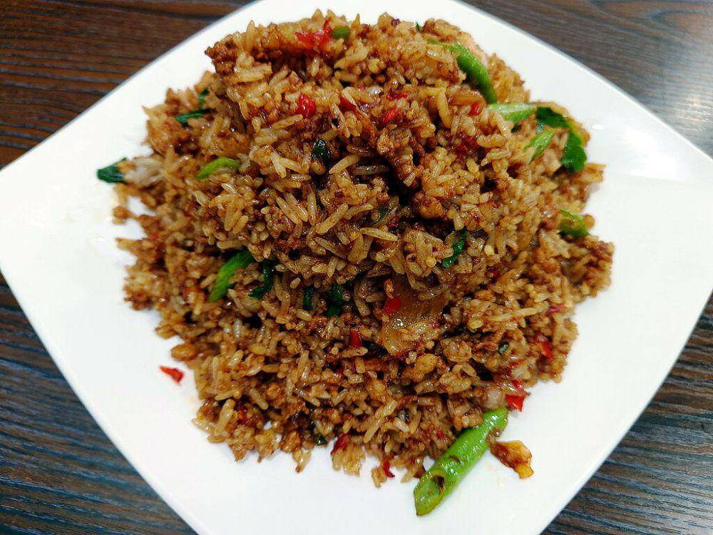 ilustrasi nasi goreng dengan minyak babi (commons.wikimedia.org/Ceeseven)
