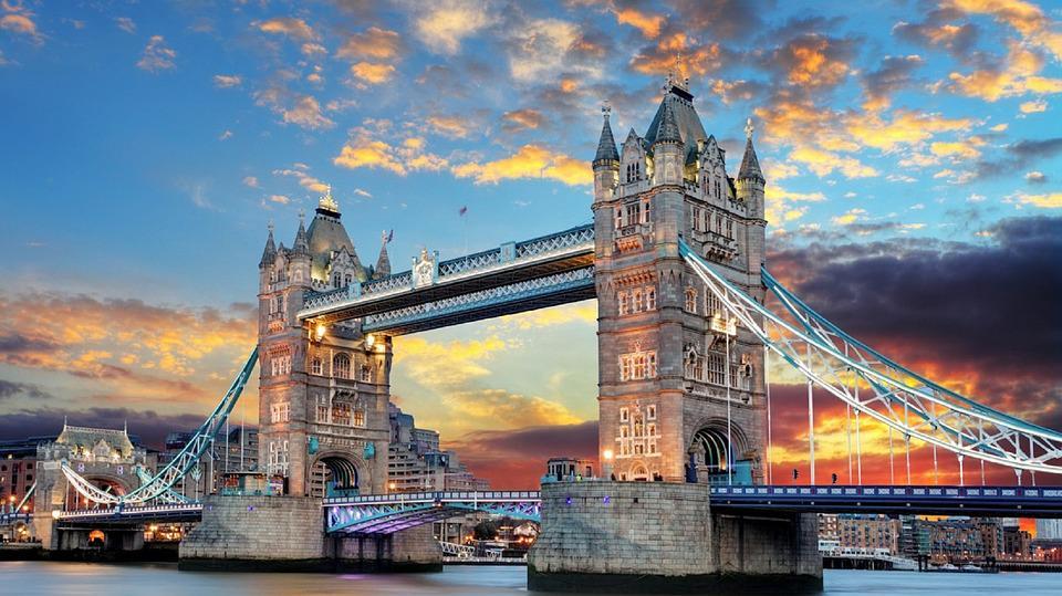 https://cdn.idntimes.com/content-images/post/20171025/tower-bridge-london-pictures-178c9e2a722b809769d0ddcf86e58a6e.jpg