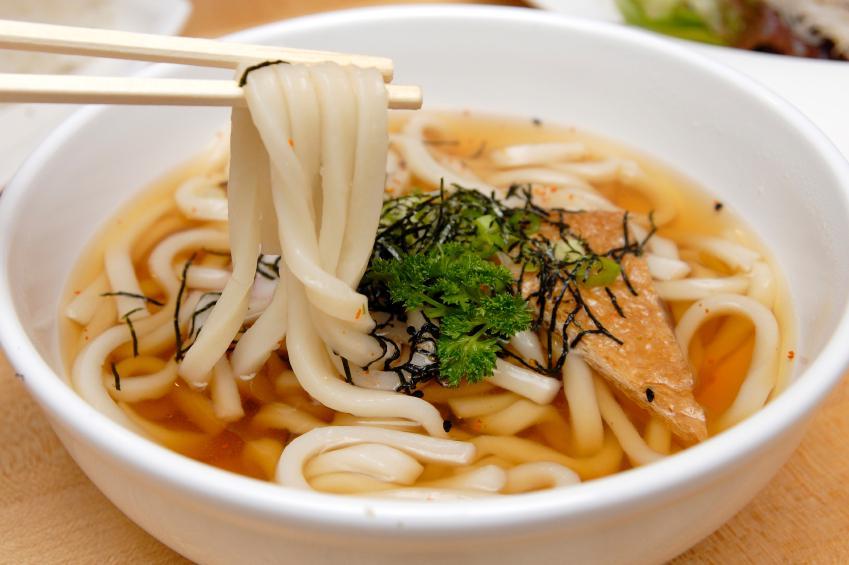 https://cdn.idntimes.com/content-images/post/20170728/udon-noodles-thinkstock-bd21d8015ae8eb0a7edc3db3f2bdaf81.jpg