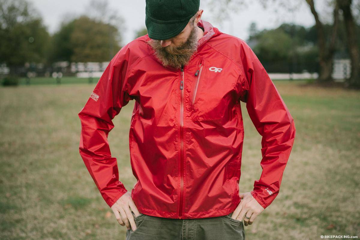 https://cdn.idntimes.com/content-images/post/20180419/ultralight-rain-jackets-29-226c30ca012e97eb46294f31af89fcb9.jpg
