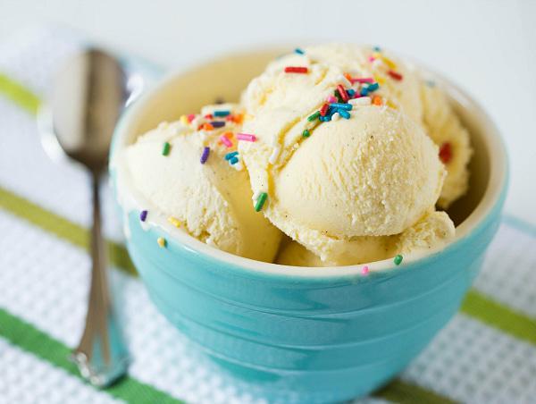 https://cdn.idntimes.com/content-images/post/20180221/vanilla-bean-ice-cream-23-600-3f4ca00789993aa34ee38eb8a53575f2.jpg