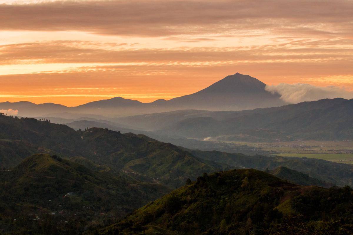 https://cdn.idntimes.com/content-images/post/20180330/view-from-bukit-khayangan-cc6dc0a508187a5bca6e1909d52f3b2a.jpg