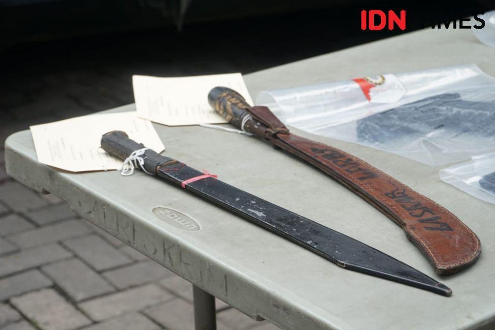 Brutal! Geng Motor Bersenjata Serang Warga Barombong Makassar