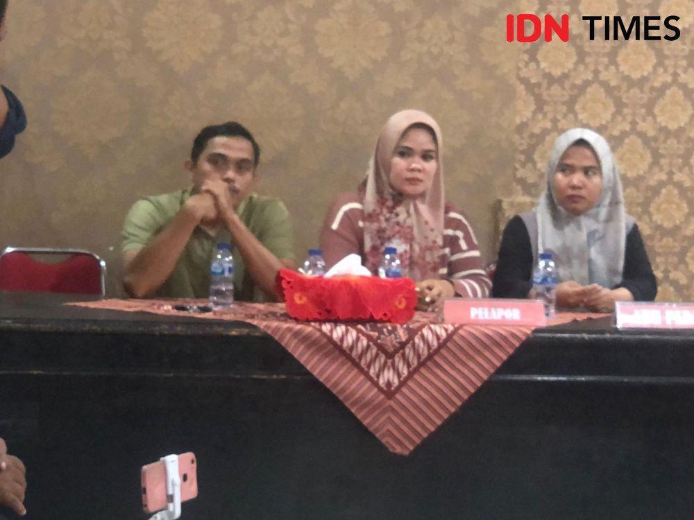 Orang tua Afif Maulana mendengarkan hasil ekshumasi (Foto: Dok IDN Times/Halbert Caniago)