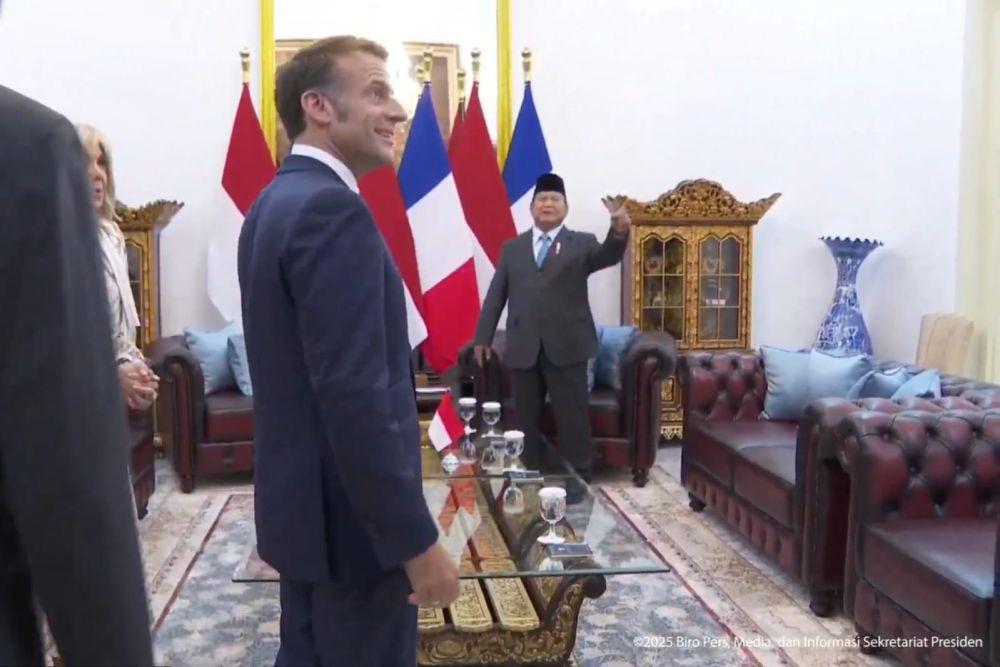 Lukisan Sukarno di Istana Curi Perhatian Presiden Macron