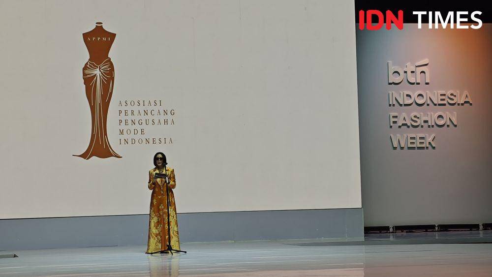 Sambutan Poppy Dharsono dalam pembukaan BTN Indonesia Fashion Week 2025 pada Rabu (28/5/2025) di Plenary Hall, Jakarta Convention Center. (IDN Times/Febriyanti Revitasari)