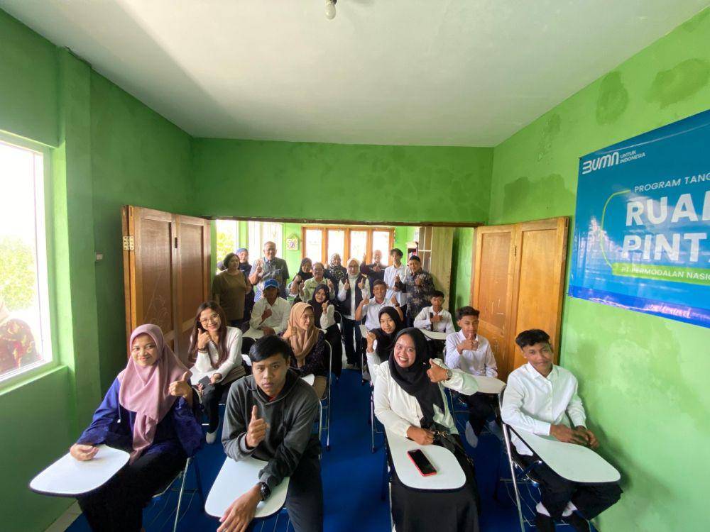 PT Permodalan Nasional Madani (PNM) meresmikan Ruang Pintar PNM yang menyediakan fasilitas kejar paket A, B, dan C di Pusat Kegiatan Belajar Masyarakat (PKBM) Mandiri di Dusun Loándeng, Desa Kalisonog, Kabupaten Malang. (Dok. PNM)