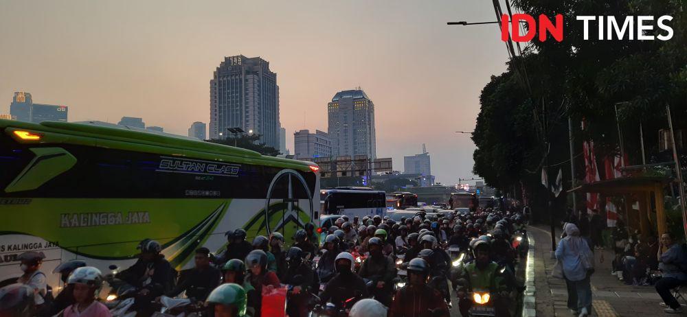 Polisi Ungkap Biang Keladi Jalan Gatot Subroto Macet Parah