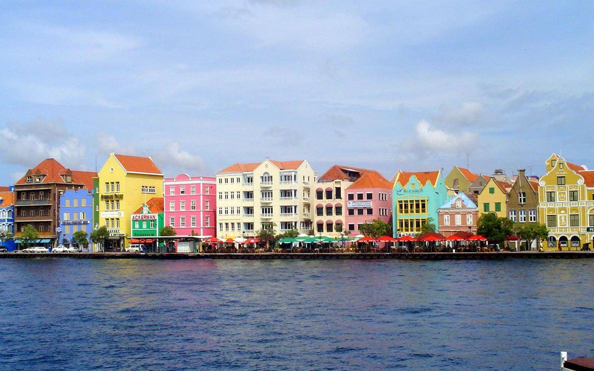 https://cdn.idntimes.com/content-images/post/20171027/willemstad-eb0ff773fd029c66440810860dc25de8.jpg