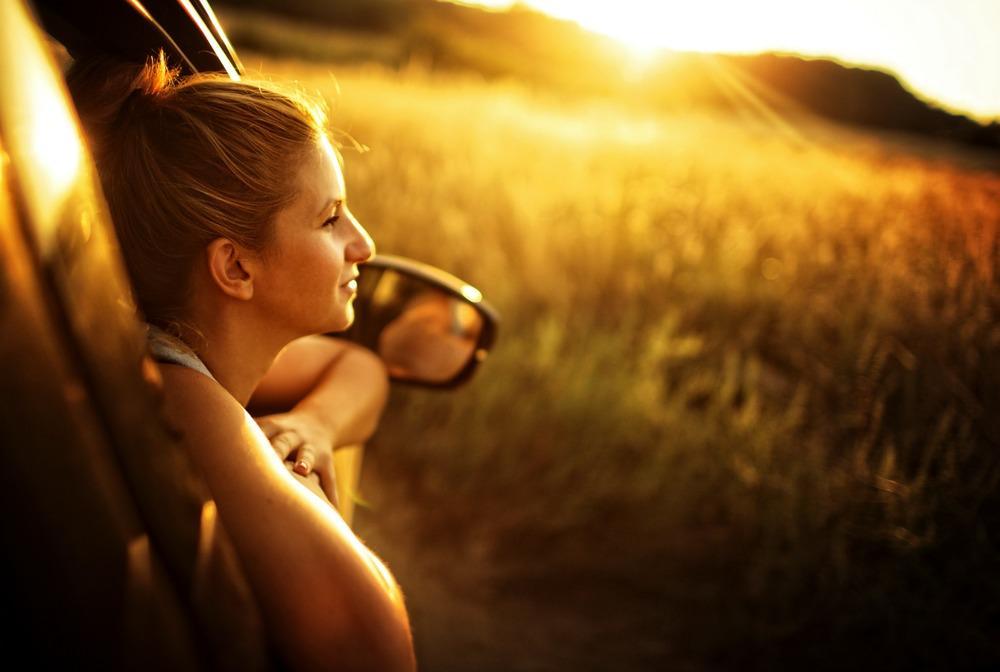https://cdn.idntimes.com/content-images/post/20170614/woman-stopping-to-be-grateful-d70e131465e841df5a07ab2aa6880960.jpg