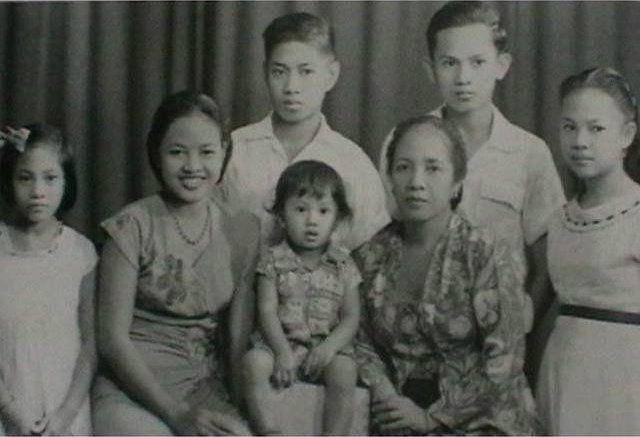 https://cdn.idntimes.com/content-images/post/20190910/026206200-1561462106-318492-bj-habibie-anak-anak-acba53c1910119f9f5956f3570aad83e.jpg