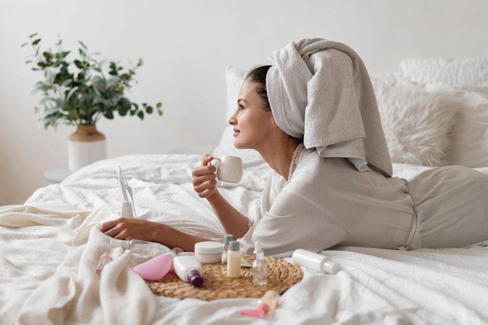 ilustrasi seseorang sedang self-care (freepik.com/freepik)