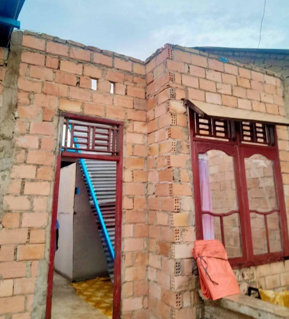 (Salah satu rumah warga yang rusak karena puting beliung) IDN Times/istimewa