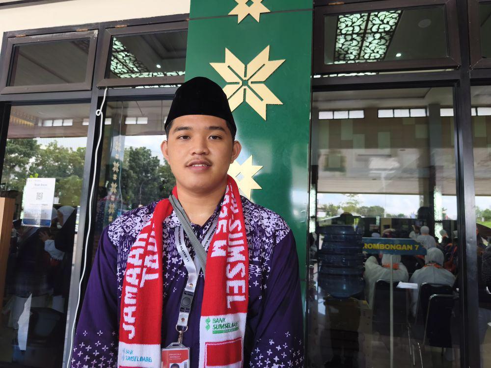M Hanif Kholil Azmi, salah satu jemaah haji termuda di kloter 11 (Linda for IDN Times)