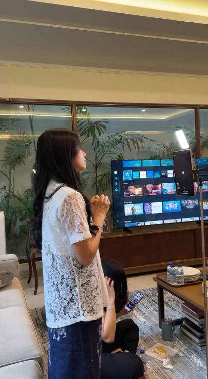 Yunita Siregar video call bareng Jin BTS (instagram.com/yunitasiregar)