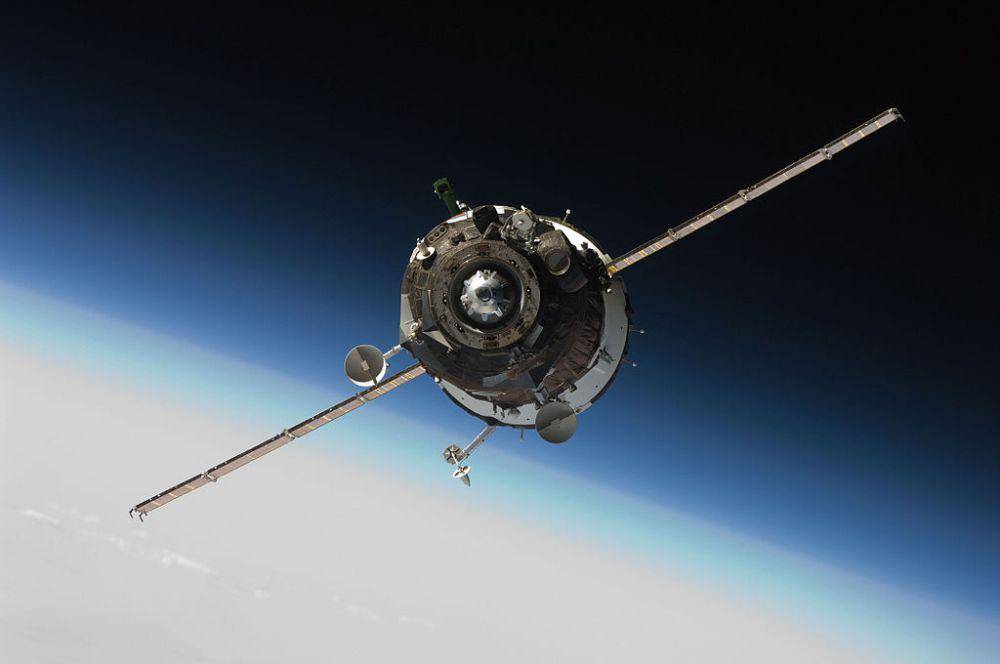 pesawat luar angkasa Soyuz TMA-16 (commons.wikimedia.org/Expedition 20 Crew, NASA)