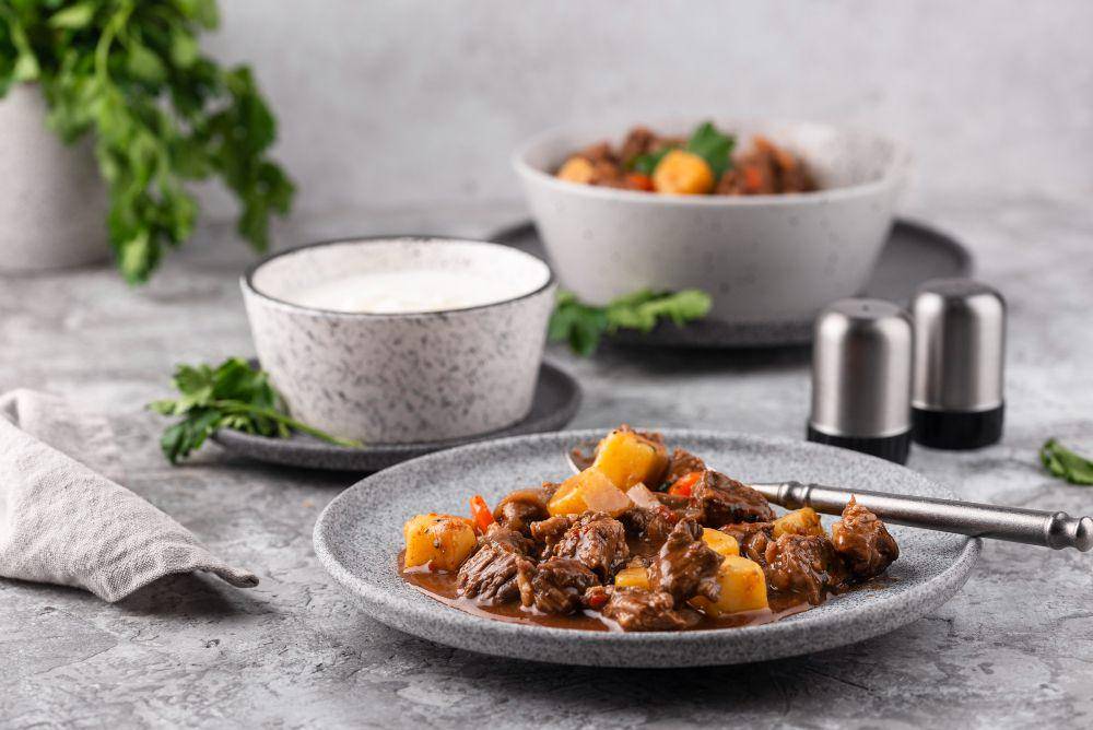 ilustrasi krengsengan daging (freepik.com/freepik)
