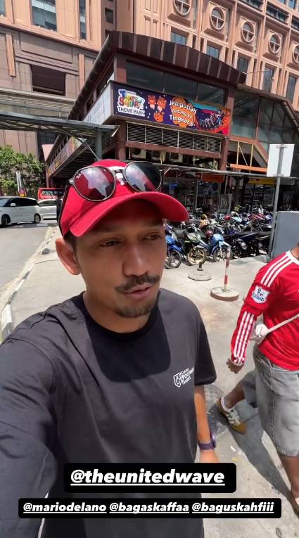 Ibnu Jamil nonton Manchester United di Malaysia (instagram.com/ibnujamilo)
