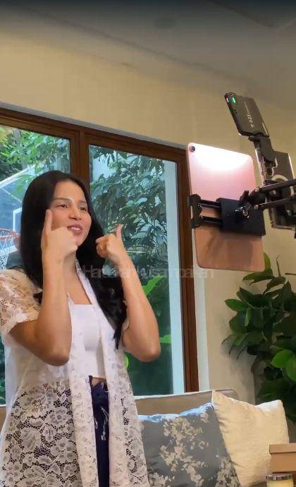 Yunita Siregar video call bareng Jin BTS (instagram.com/yunitasiregar)