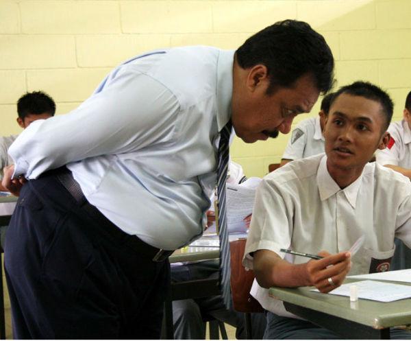 http://cdn.idntimes.com/content-images/post/old/6e316-Wisuda9_syahruzzakywordpresscom.jpg
