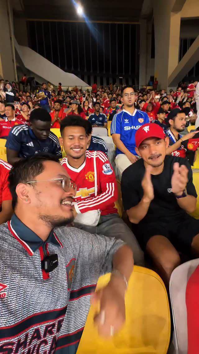 Ibnu Jamil nonton Manchester United di Malaysia (instagram.com/ibnujamilo)