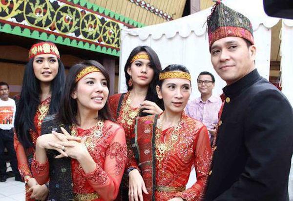https://cdn.idntimes.com/content-images/post/20180521/839batak-sunda-batakgaul-f5f34cf11dd03e672f533d78f6fa59e0.jpg