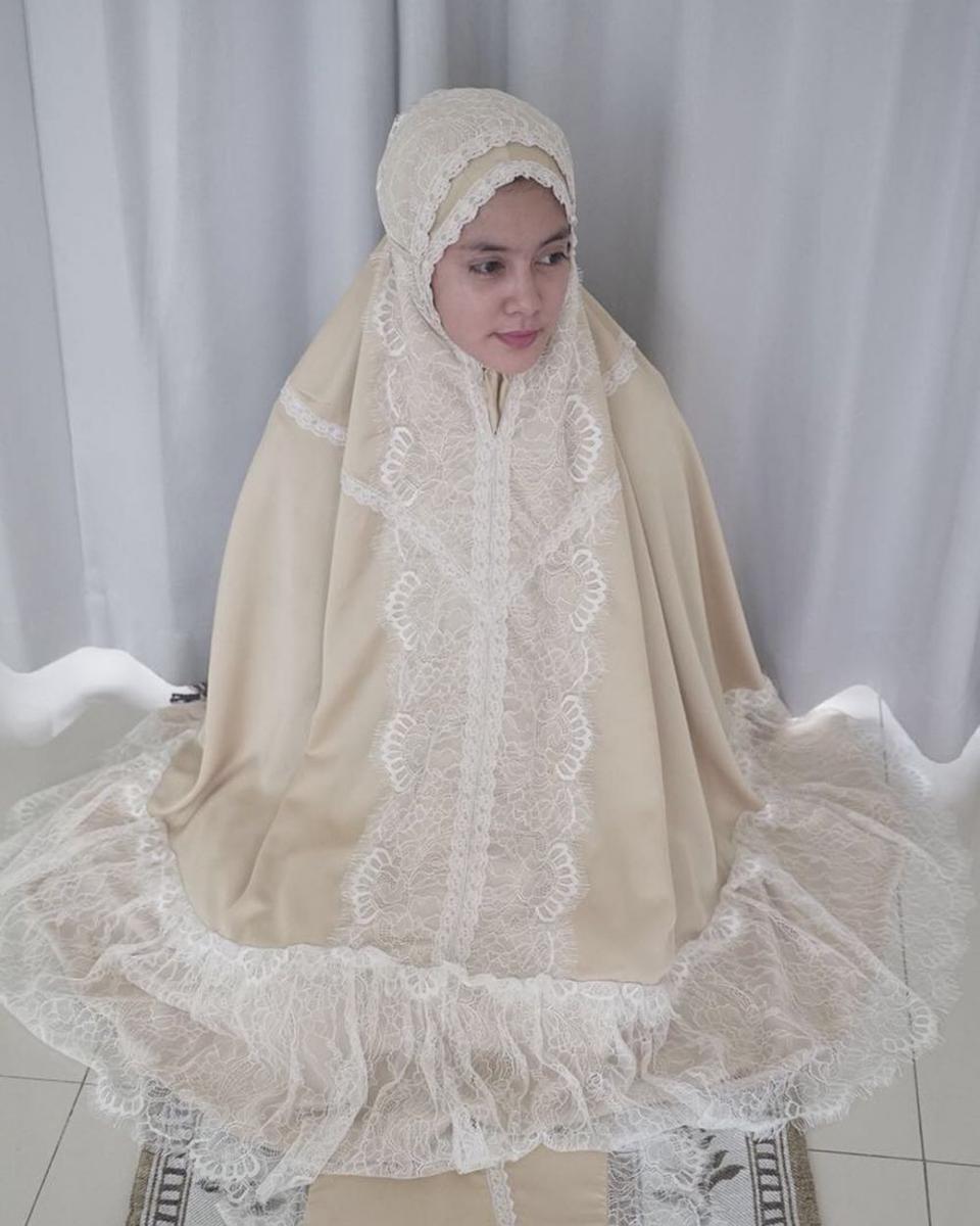 https://cdn.idntimes.com/content-images/post/20190118/972808-1000xauto-biby-alraen-berhijab-0aa1e0e833410a1f97476c22bc438f55.jpg