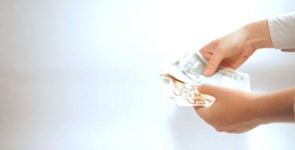 http://cdn.idntimes.com/content-images/post/20151001/Giving.Cash.with.Handshake..3.jpg