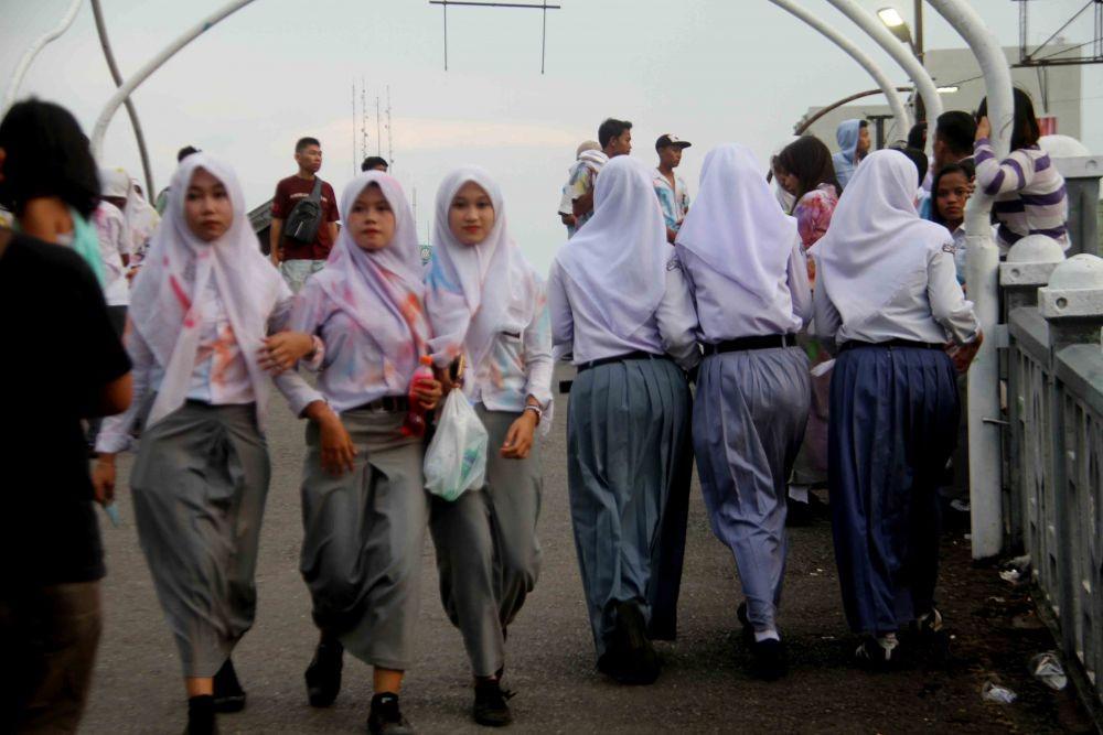 https://cdn.idntimes.com/content-images/post/20190408/anak-sekolah-6-36b333339e2fe2d5834468e1a33848a2.jpg