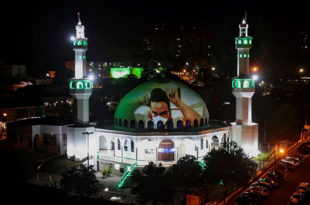 https://cdn.idntimes.com/content-images/post/20200424/antarafoto-brazil-coronavirus-projectedimage-parana-religion-24042020-9a748352ce9a94eb77582ebc361076da.jpg