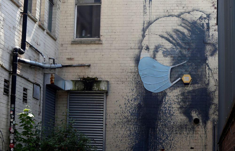https://cdn.idntimes.com/content-images/post/20200424/antarafoto-britain-banksystreetart-protectivemask-23042020-e6273b2bfeee5943db398b29ba521d37.jpg
