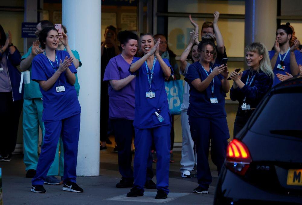 https://cdn.idntimes.com/content-images/post/20200410/antarafoto-britain-coronavirus-campaign-clapforourcarers-10042020-0c30f806bf45cd8dcc4024910c453cfb.jpg