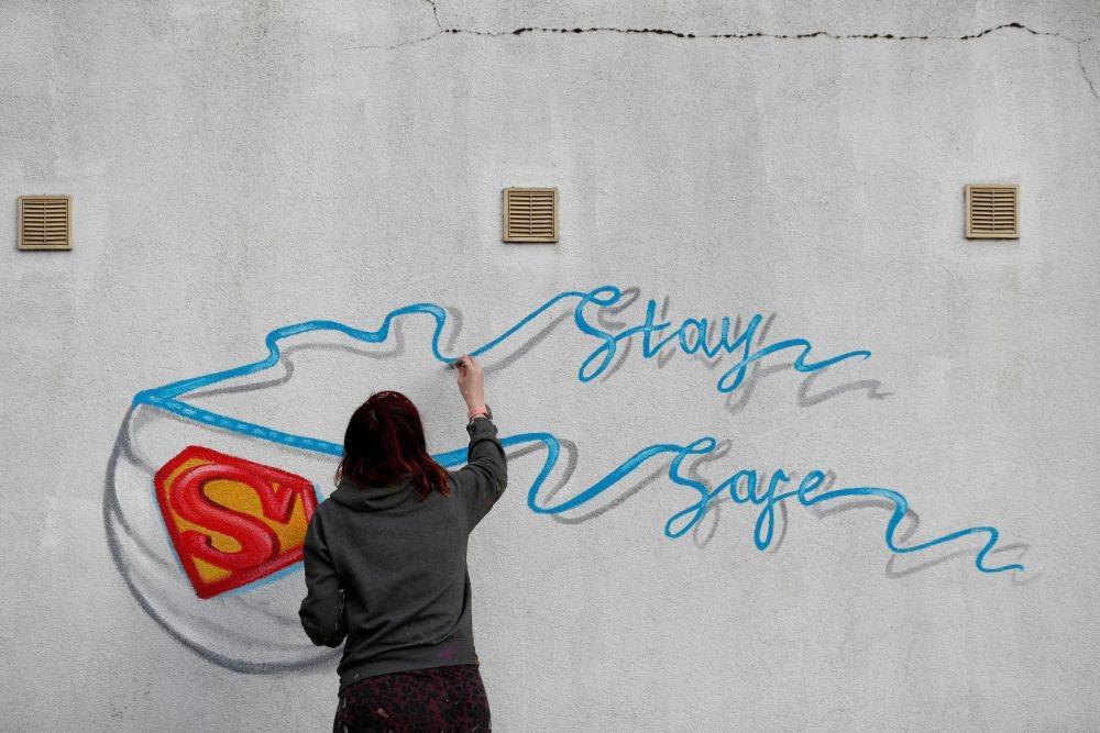 https://cdn.idntimes.com/content-images/post/20200425/antarafoto-britain-coronavirus-pontefract-mural-07042020-770d07dbf96719dd110323c008fac51f.jpg