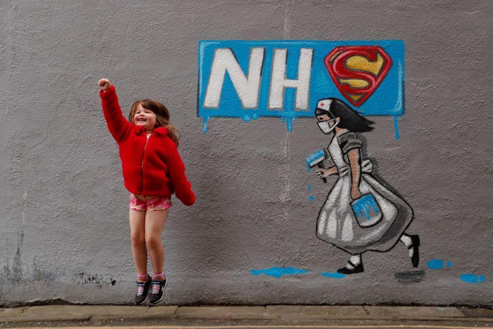 https://cdn.idntimes.com/content-images/post/20200425/antarafoto-britain-coronavirus-pontefract-mural-nhs-04042020-b71b8eb4d00c7e35b442fd13a57ad4bd.jpg