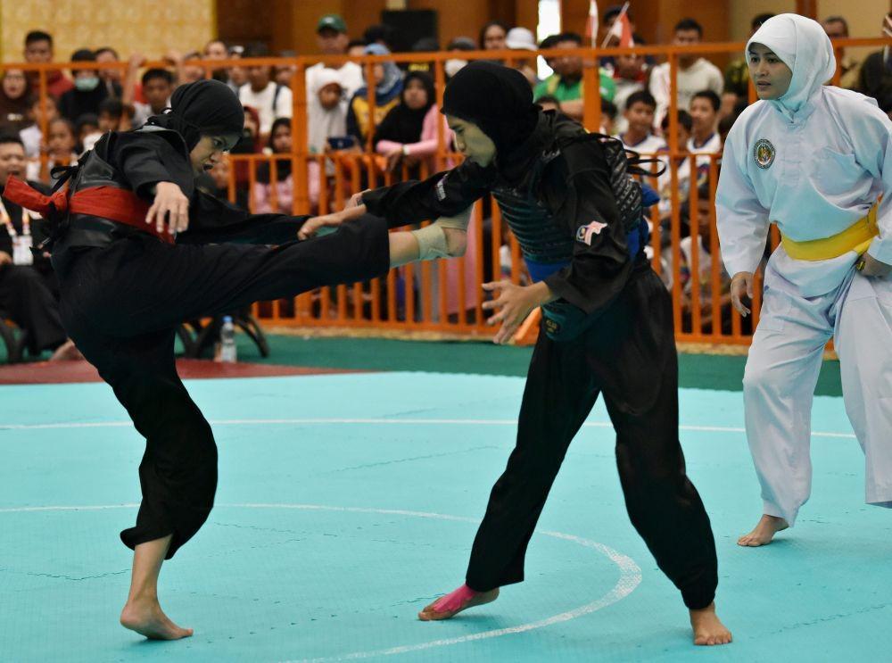 https://cdn.idntimes.com/content-images/post/20190722/antarafoto-emas-pencak-silat-putri-asg-220719-tom-1-927723135f925ac3159f00cdb8b7b9f8.jpg