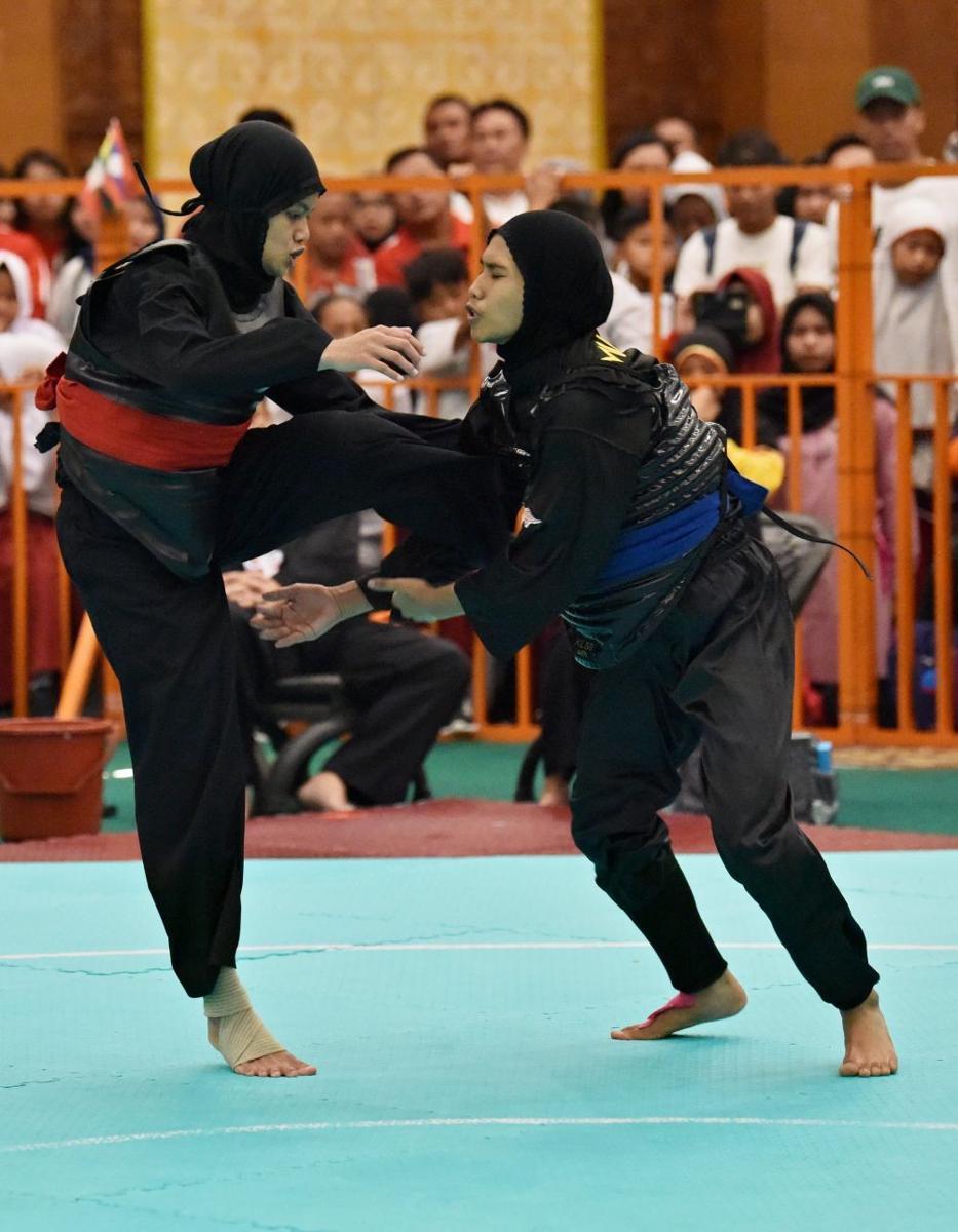 https://cdn.idntimes.com/content-images/post/20190722/antarafoto-emas-pencak-silat-putri-asg-220719-tom-3-3a24cead764e797bbb5c03c41f48d6dc.jpg