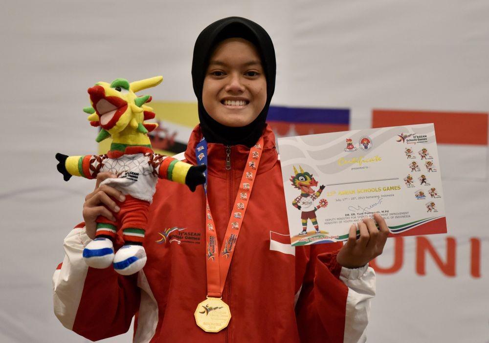 https://cdn.idntimes.com/content-images/post/20190722/antarafoto-emas-pencak-silat-putri-asg-220719-tom-5-41366986dff777b04b7d128308f46db4.jpg