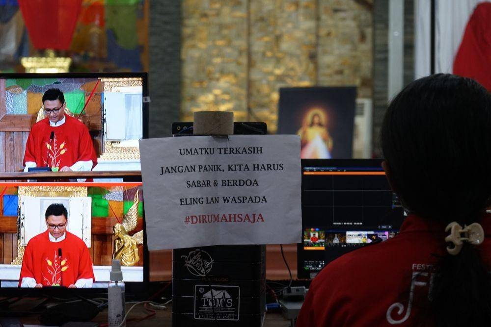 https://cdn.idntimes.com/content-images/post/20200413/antarafoto-ibadah-jumat-agung-online-100420-afa-2-ed7d78e6d020c945ce224d2d13b28954.jpg