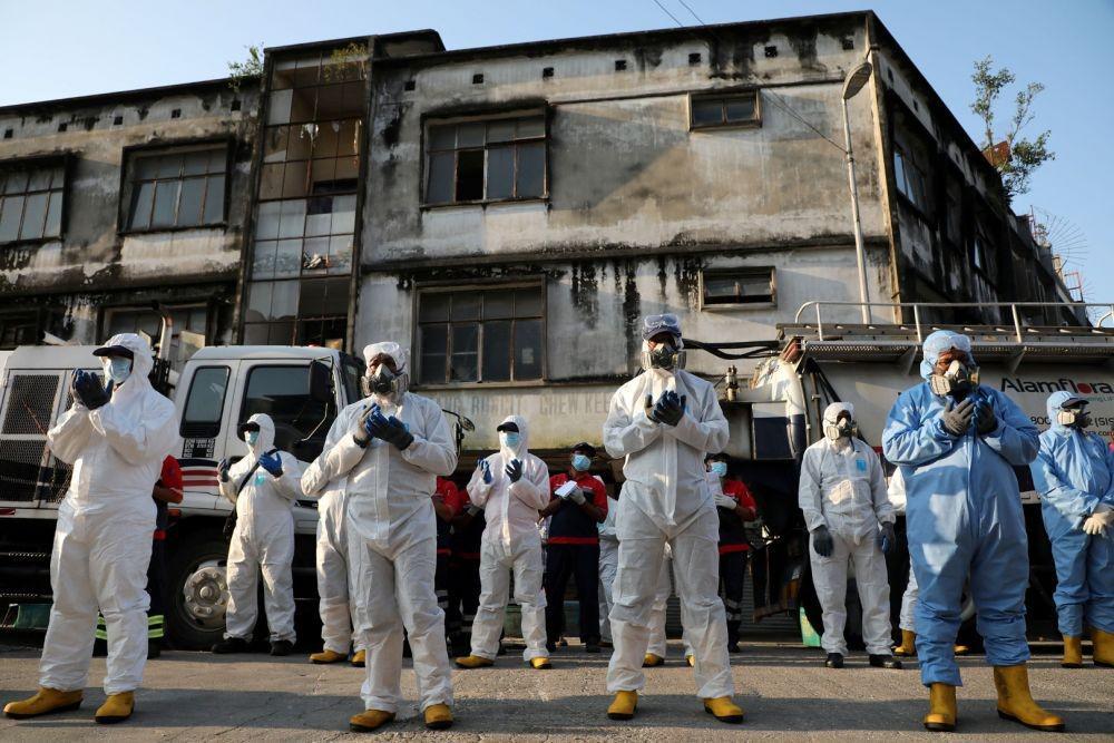 https://cdn.idntimes.com/content-images/post/20200411/antarafoto-malaysia-disinfectionoperation-coronavirus-02042020-4592b36379519f8dde79537e5050e4b3.jpg