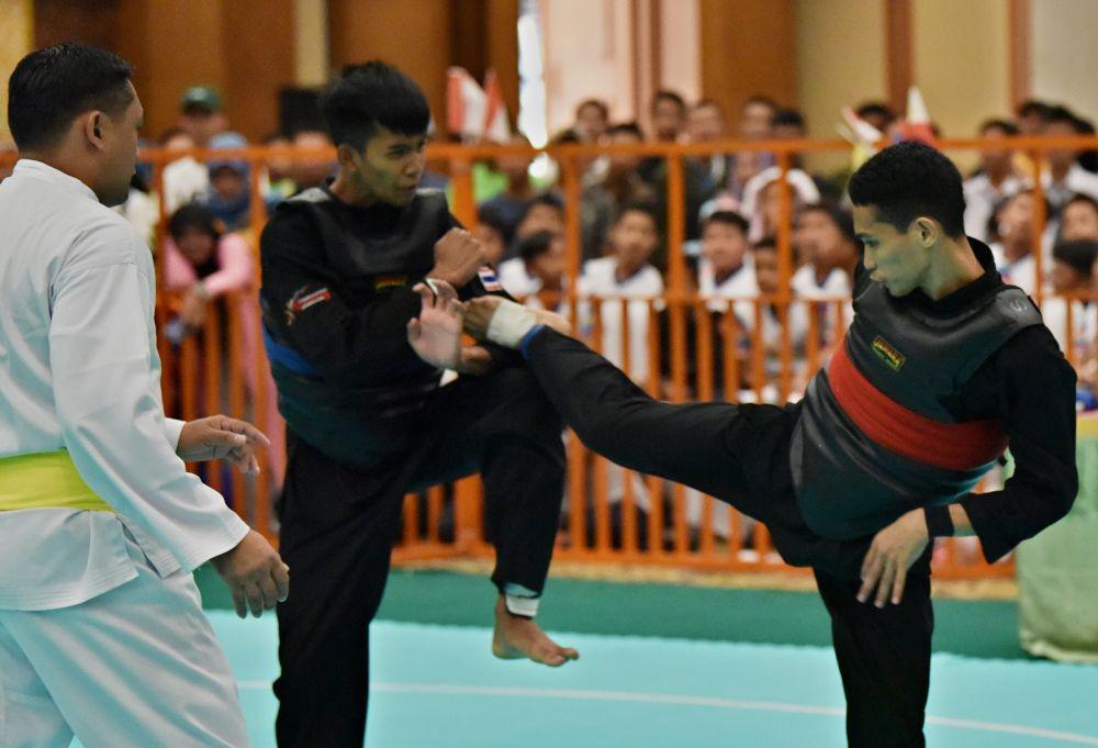 https://cdn.idntimes.com/content-images/post/20190722/antarafoto-medali-emas-pencak-silat-asg-220719-tom-1-fb3ee9ab47658cfa7e936db8be6101f2.jpg