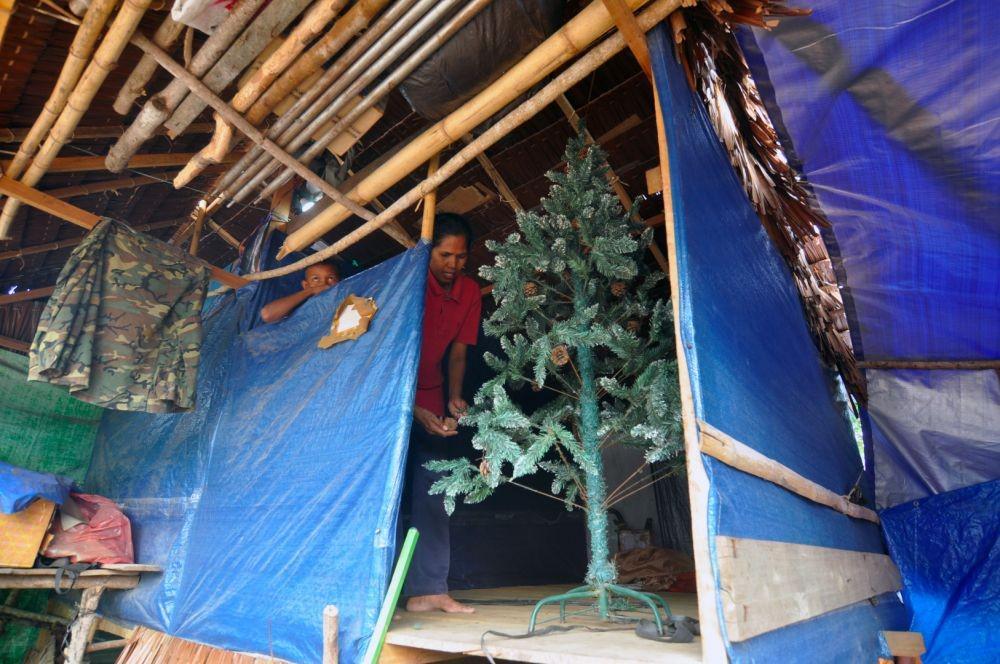 https://cdn.idntimes.com/content-images/post/20191226/antarafoto-natal-dipengungsian-korban-gempa-241219-mh-9-1822bc6e631859a3075fc915f3efbe1f.jpg